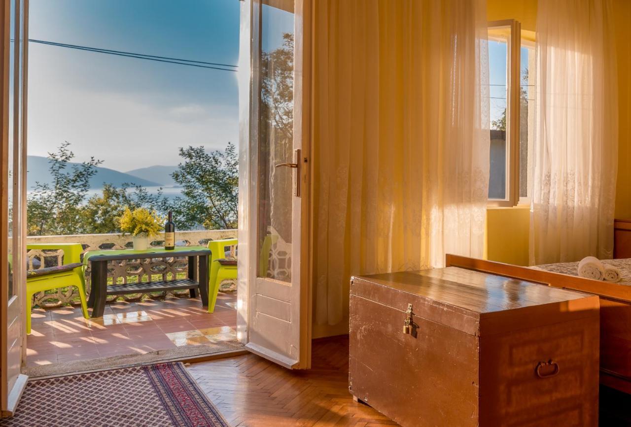 Holiday Home Nives Tivat Exterior foto